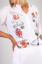 Bluzka dekolt guziki kwiaty napisy