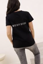 Bluzka gładka tył napis