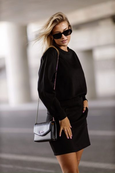 Komplet krótszy tył spódniczka kangurka – UNI, Czarny