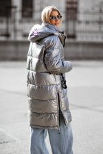 Kurtka długa kieszenie klamry boki zamek