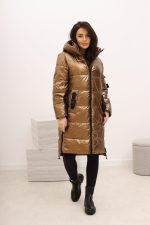 Kurtka kaptur kieszeń klamry bok zamki