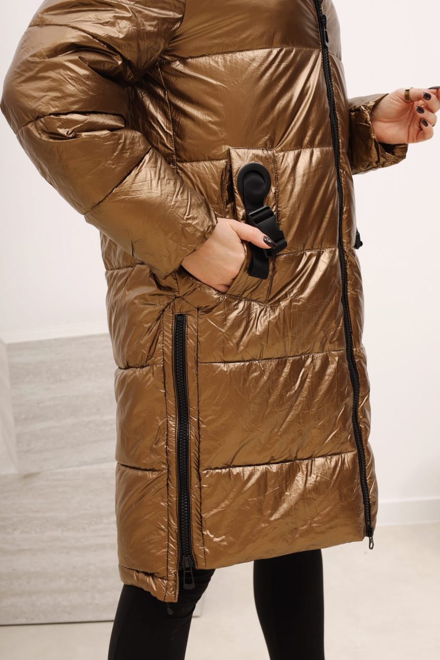 Kurtka kaptur kieszeń klamry bok zamki