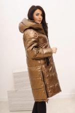 Kurtka kaptur kieszeń klamry bok zamki