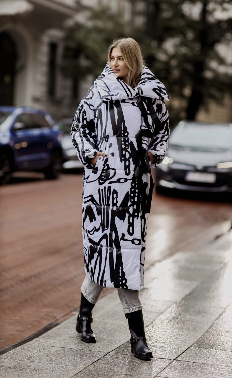 Płaszcz duża stójka klamry