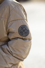 Płaszcz kaptur naszywka kółko rękaw