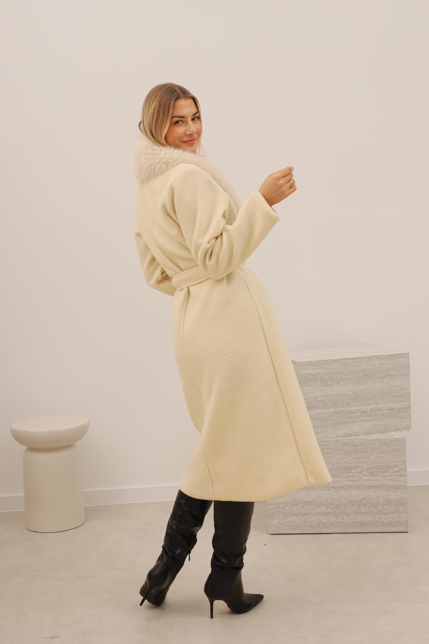 Płaszcz wiązany kołnierz futerko