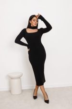 Sukienka dzianinowa wycięcie dekolt