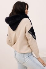 Sweter cekiny kaptur futerko