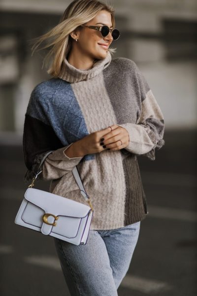 Sweter golf szarpane wstawki – UNI, Beż