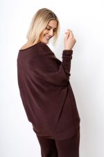 Sweter krzywy rękaw