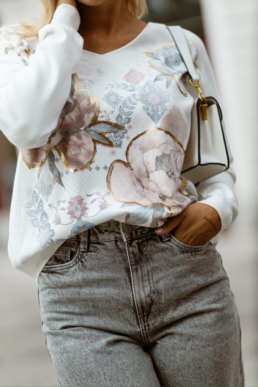 Sweter złocone pudrowe kwiaty