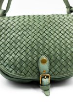 Torebka z pleciona klapką – Oliwka, Średni