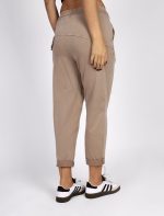 Spodnie dresowe tył patka