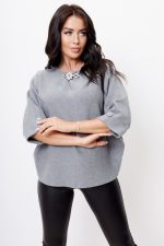 Sweter dekolt broszka kamienie – Szary, UNI