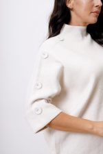 Sweter ramiona guziczki – Ecru, UNI